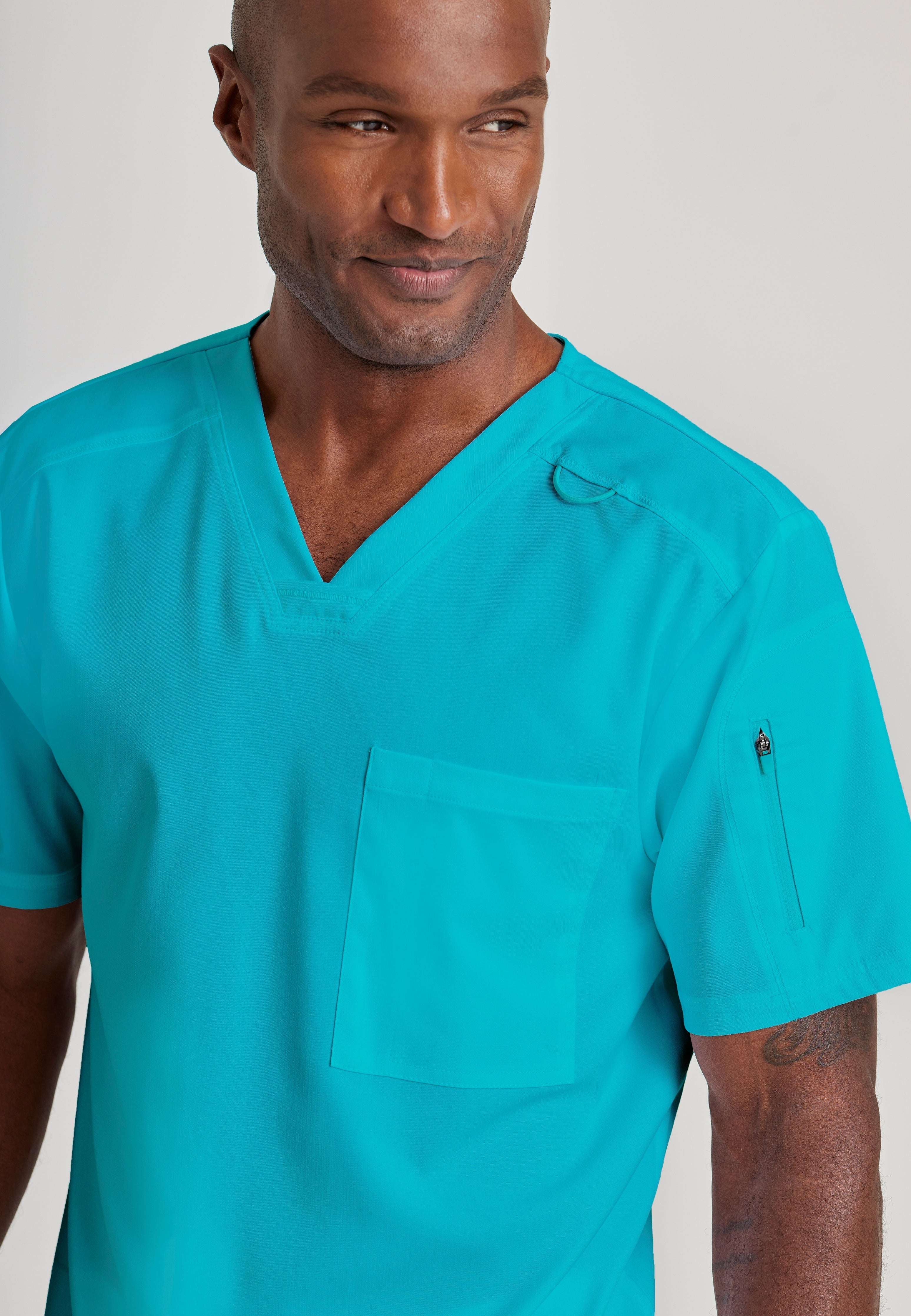 Grey's Anatomy Spandex-Stretch Men’s teal Chest Pocket V-Neck Scrub Top. Bungee loop. Soft stretch fabric wicks moisture. 