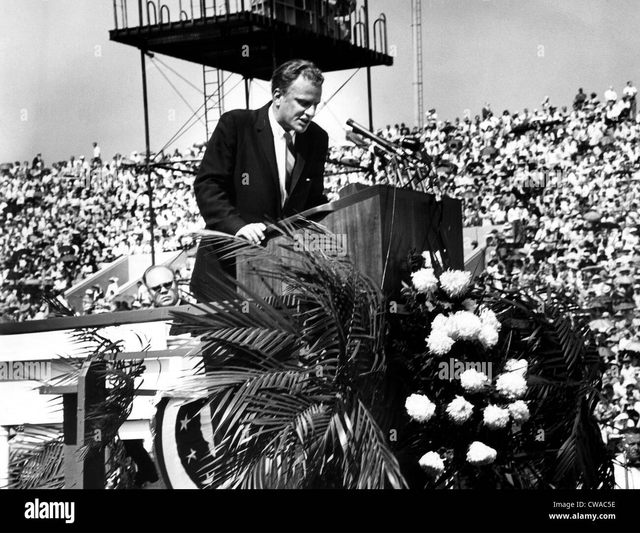 100,000 Gather to Hear Billy Graham